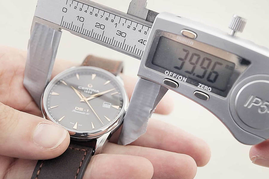 Using digital calipers to measure a watch case size